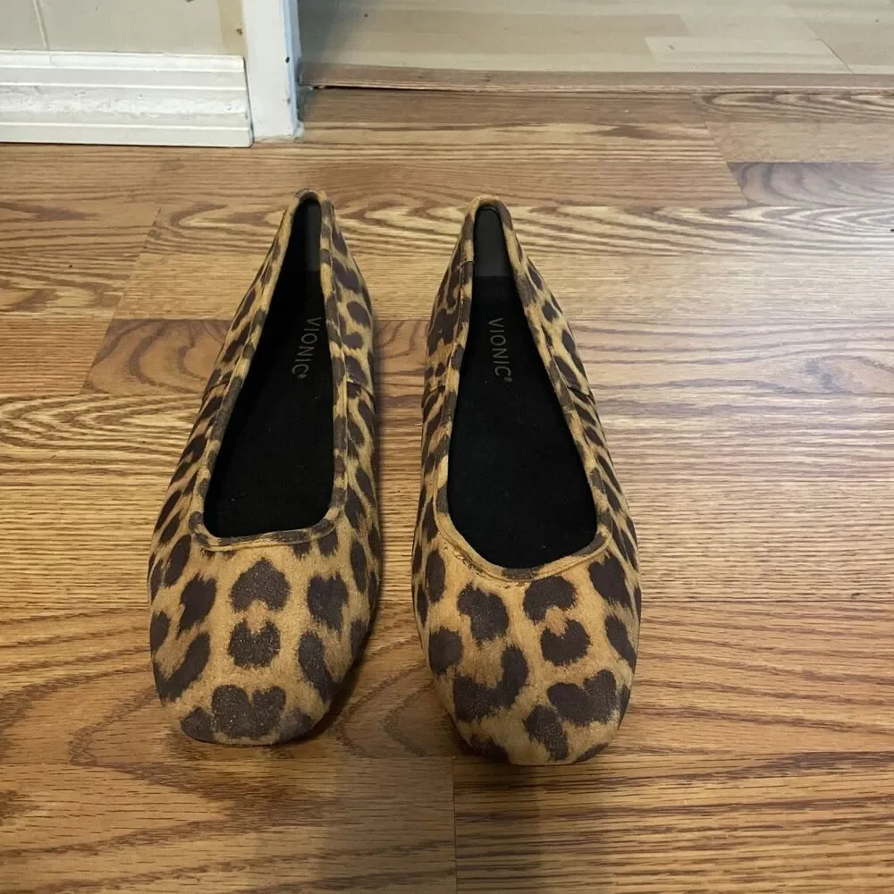Vionic Brown Leopard Print Women Comfort Flats  7.5Orthotic Support Slip On Shoe